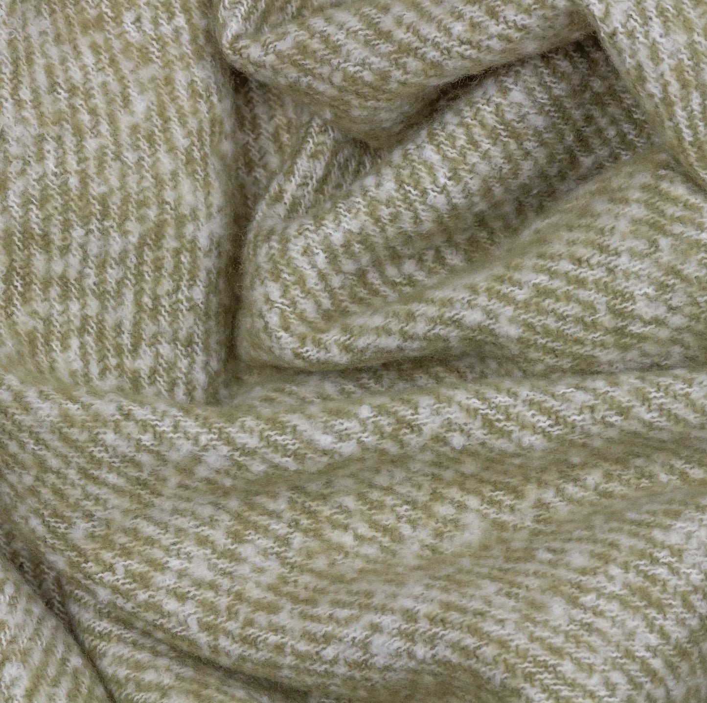 Isla Woven Tasselled Throw - Green