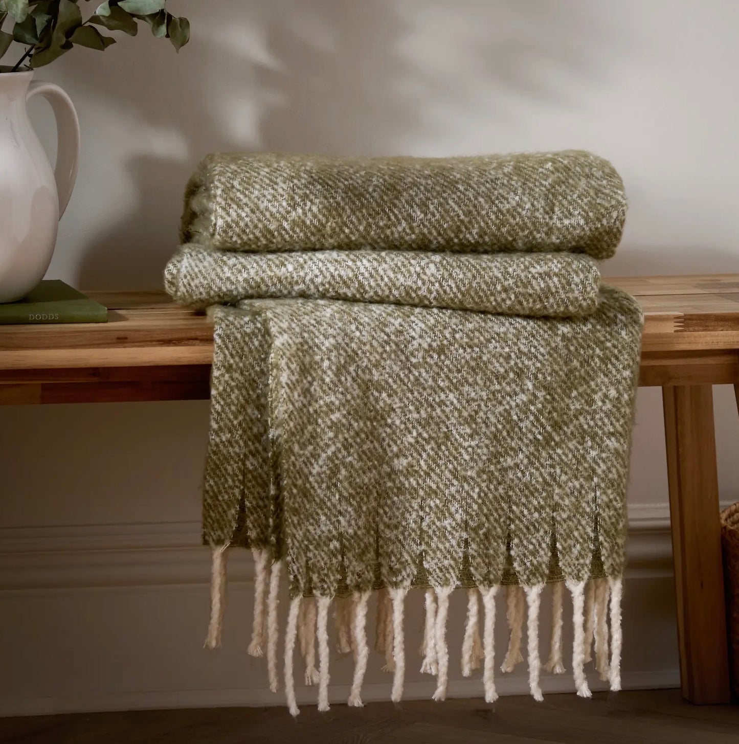 Isla Woven Tasselled Throw - Green