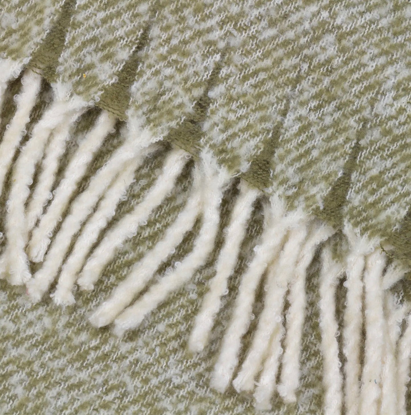Isla Woven Tasselled Throw - Green